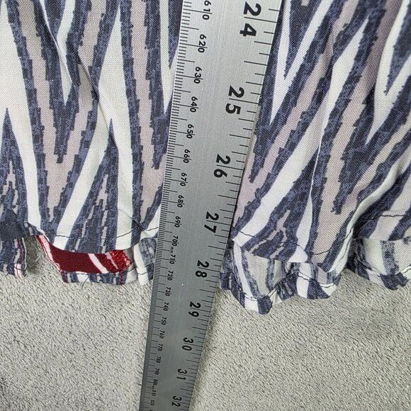 Cato Womens Red Ombre Zigzag Blouse 3/4 Sleeves Button Up 100% Rayon Size XL - Picture 7 of 9